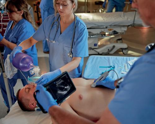 SonoSite iViz手持式超聲儀適合用戶的手掌。 在床邊和現(xiàn)場惡劣的臨床環(huán)境中，它都能提供快速解答。 它結(jié)合了卓越的成像性能，超機(jī)動性和單手操作，同時允許操作員與同事協(xié)作并共享信息。 ＃RSNA19 #RSNA＃RSNA2019 #POCUS